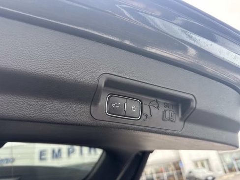 Used 2024 Ford Explorer XLT AWD/4WD image 9