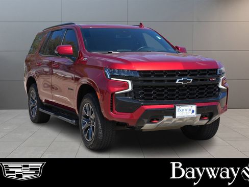 Used 2024 Chevrolet Tahoe Z71 w/ Luxury Package AWD/4WD image 3