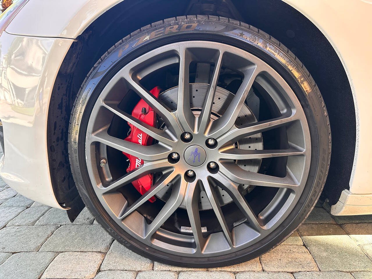 Used 2017 Maserati Quattroporte GTS GranSport RWD image 35