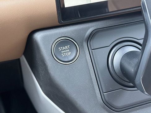 New 2026 Land Rover Defender 130 X-Dynamic SE AWD/4WD image 29
