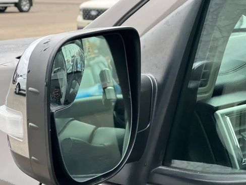 Used 2017 Nissan Titan SL image 28