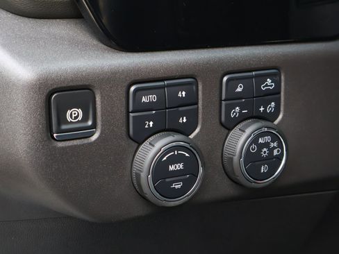 Used 2025 Chevrolet Silverado 1500 LT Trail Boss w/ LT Trail Boss Premium Package AWD/4WD image 24
