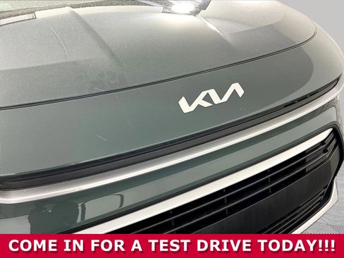 Used 2023 Kia Niro EX FWD image 30