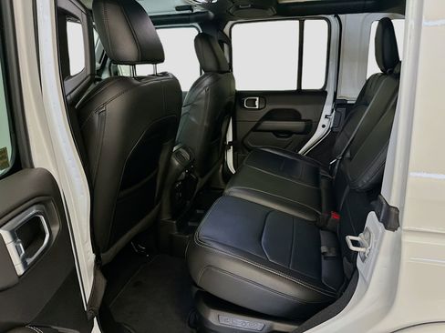 Used 2022 Jeep Wrangler Sahara w/ Cold Weather Group image 29