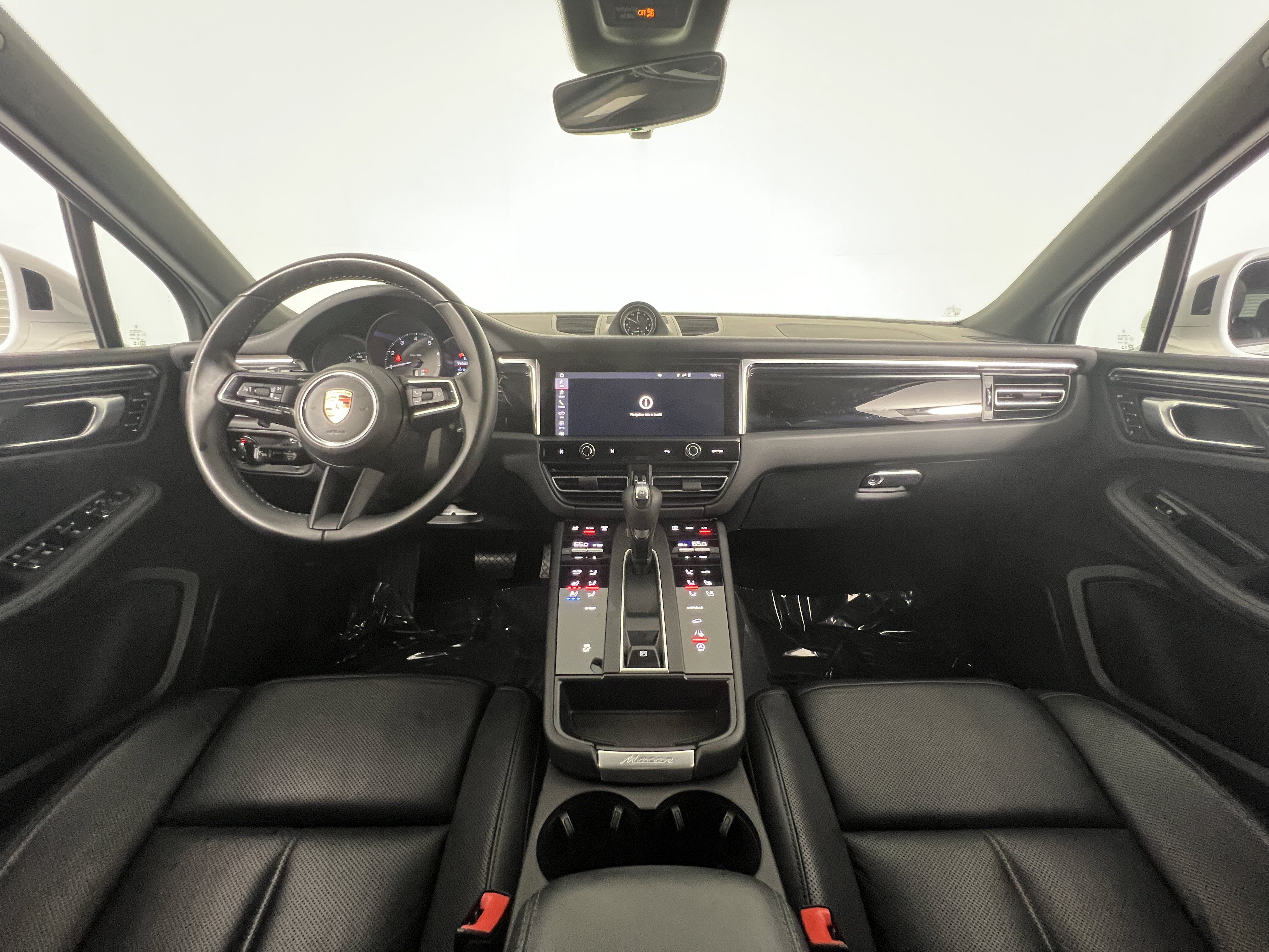 Certified 2024 Porsche Macan AWD/4WD image 13
