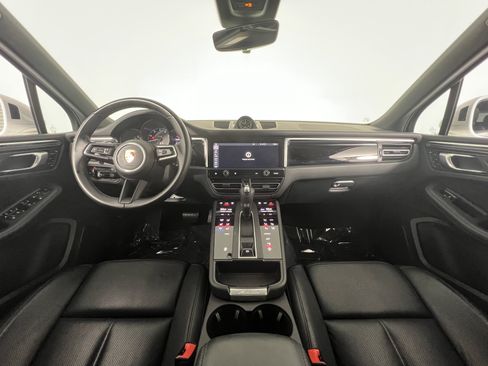 Certified 2024 Porsche Macan AWD/4WD image 13
