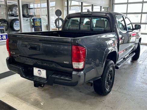 Used 2017 Toyota Tacoma SR w/ Tow Package image 7