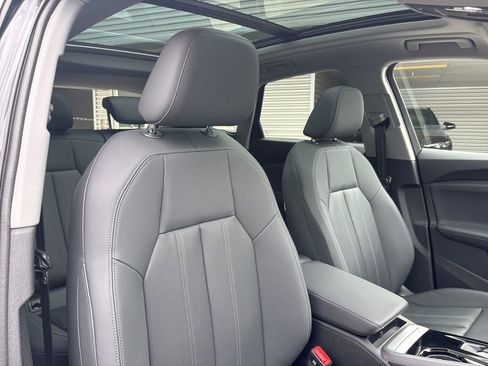 Used 2025 Audi Q5 Premium w/ Convenience Package image 16