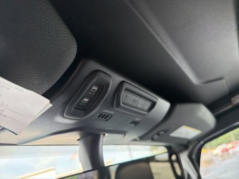 Used 2023 Jeep Wrangler Unlimited Sahara AWD/4WD image 12