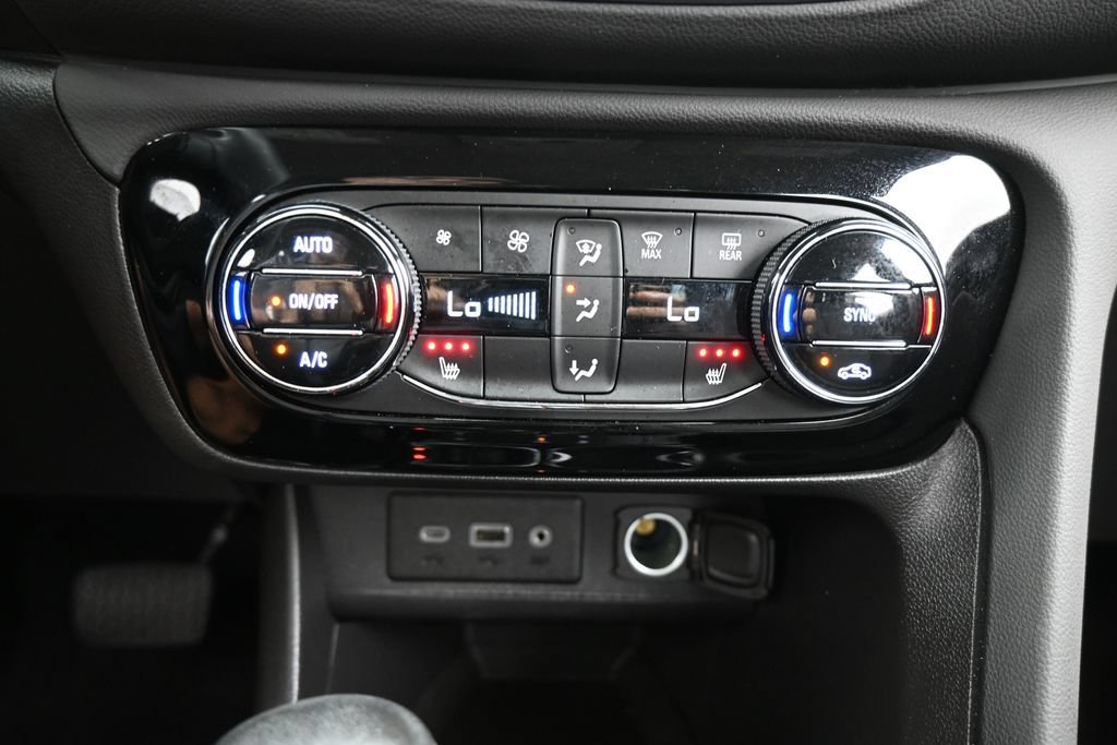 Used 2023 Buick Encore GX Select w/ Sport Touring Package FWD image 27