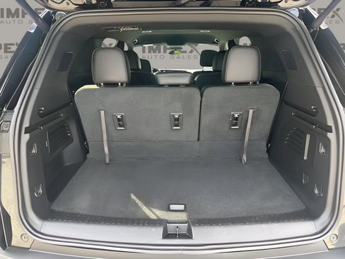 Used 2024 Chevrolet Traverse LT FWD image 25