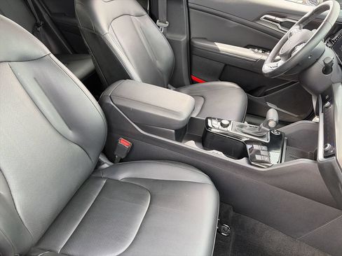 Certified 2025 Kia Sportage EX FWD image 10