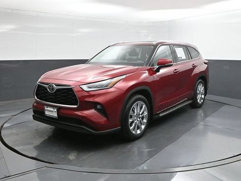 Used 2023 Toyota Highlander Limited FWD image 34