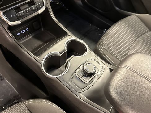 Used 2024 GMC Terrain SLE image 14