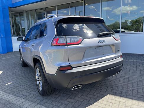 Used 2019 Jeep Cherokee Latitude Plus w/ Cold Weather Group FWD image 3