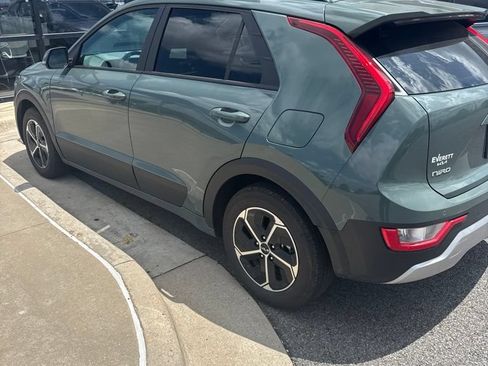 Used 2026 Kia Niro EX FWD image 2