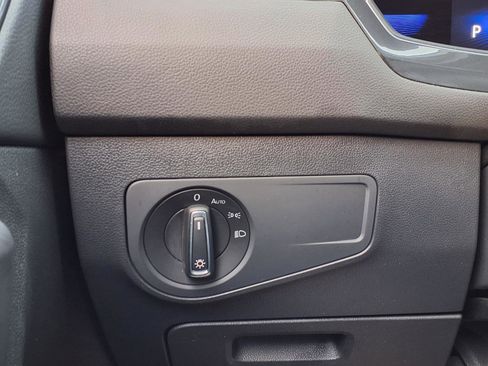 Used 2022 Volkswagen Tiguan SE image 28