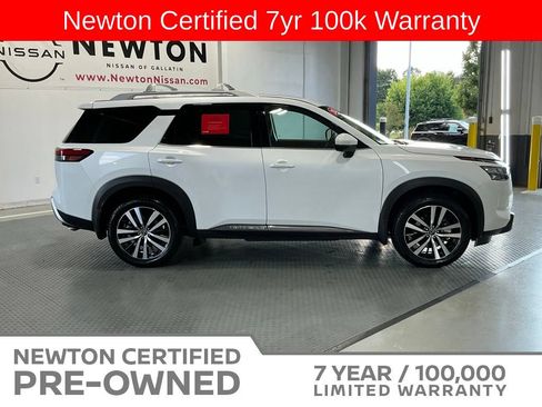 Used 2025 Nissan Pathfinder Platinum w/ Cargo Package FWD image 4