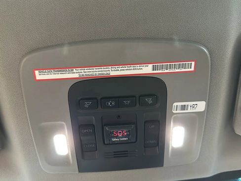 Used 2019 Toyota Camry SE w/ Carpet Mat Package FWD image 25