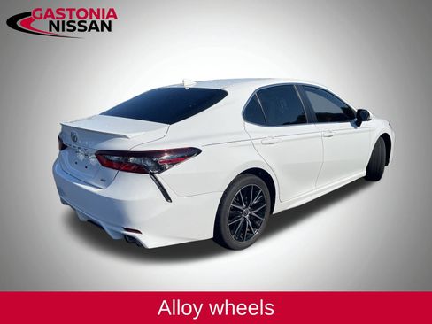 Used 2022 Toyota Camry SE image 17