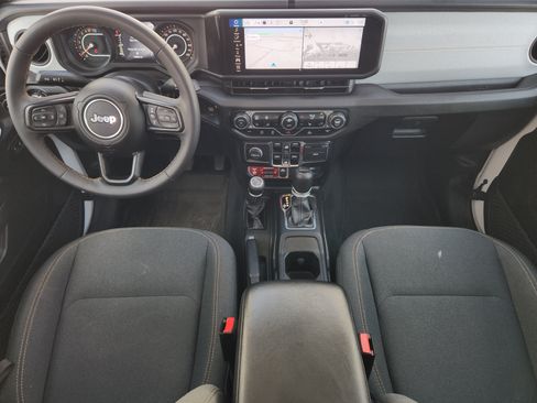 Used 2024 Jeep Gladiator Mojave AWD/4WD image 28