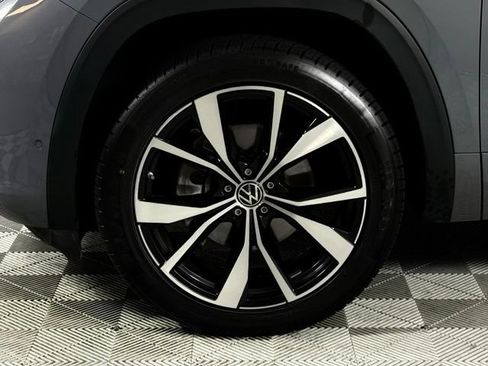 Used 2024 Volkswagen Atlas Cross Sport SEL Premium R-Line AWD/4WD image 12