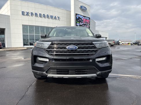 Used 2023 Ford Explorer XLT w/ Equipment Group 202A image 2