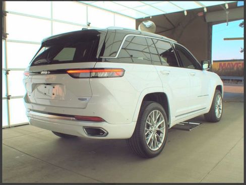 Used 2022 Jeep Grand Cherokee Summit image 8