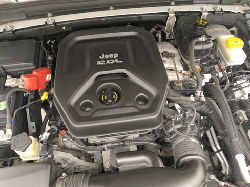 Used 2019 Jeep Wrangler Unlimited Sahara AWD/4WD image 30