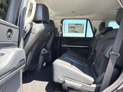 New 2027 Lincoln Navigator Premiere AWD/4WD image 20