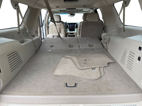 Used 2019 Cadillac Escalade ESV Premium Luxury AWD/4WD image 17