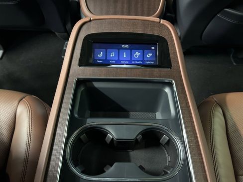 Used 2025 Lincoln Navigator Reserve image 39