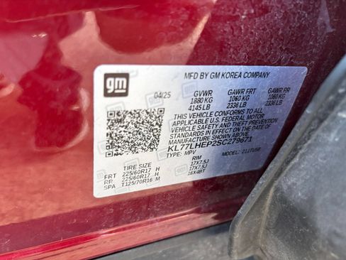 Used 2025 Chevrolet Trax LT w/ LT Convenience Package FWD image 23