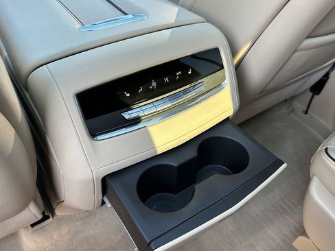 Used 2022 Cadillac Escalade Premium Luxury image 29