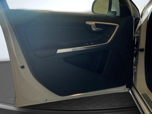 Used 2018 Volvo S60 T5 Inscription image 23