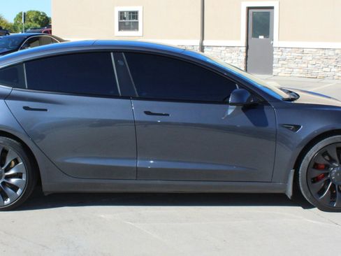 Used 2021 Tesla Model 3 Performance image 22