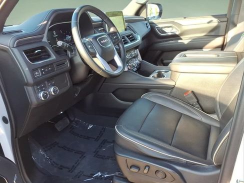 Used 2023 GMC Yukon SLT AWD/4WD image 11