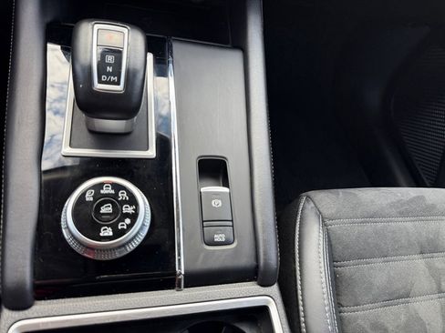 Used 2024 Mitsubishi Outlander SE image 39