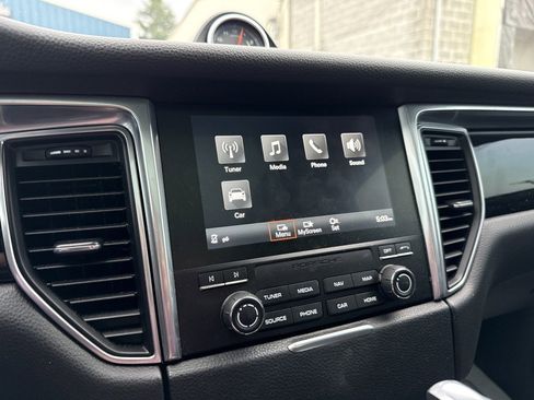 Used 2018 Porsche Macan S image 24
