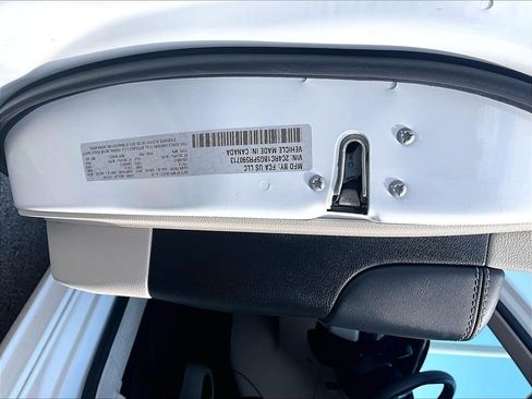 Used 2023 Chrysler Pacifica Touring-L FWD image 36