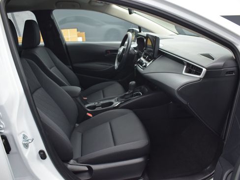 Used 2025 Toyota Corolla LE FWD image 10