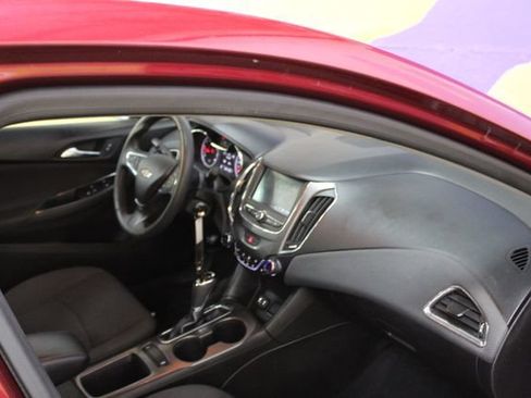 Used 2019 Chevrolet Cruze LT FWD image 12
