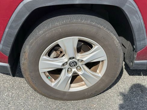 Used 2020 Toyota RAV4 XLE w/ Convenience Package image 11