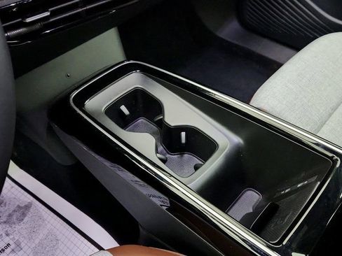 Used 2024 Volkswagen ID.4 2WD image 16