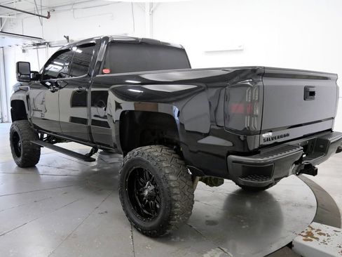 Used 2019 Chevrolet Silverado 1500 Custom w/ Custom Convenience Package AWD/4WD image 5