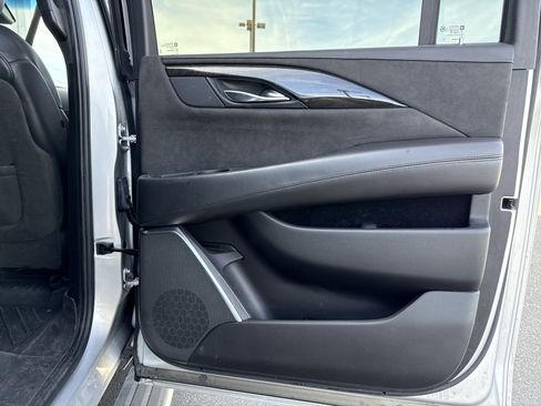 Used 2019 Cadillac Escalade ESV Platinum image 51