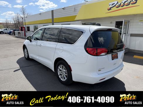 Used 2022 Chrysler Voyager LX FWD image 2