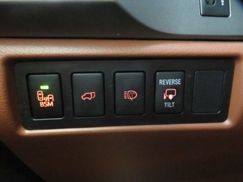 Used 2016 Toyota Sequoia Platinum AWD/4WD image 46