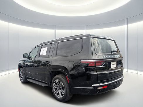 Used 2025 Jeep Wagoneer Series II AWD/4WD image 6
