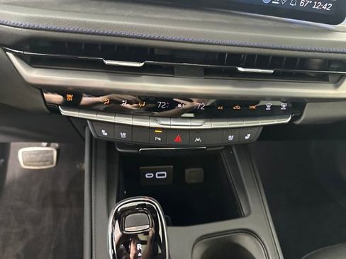 Used 2025 Cadillac XT4 Sport w/ LPO, Onyx Lite Package image 43